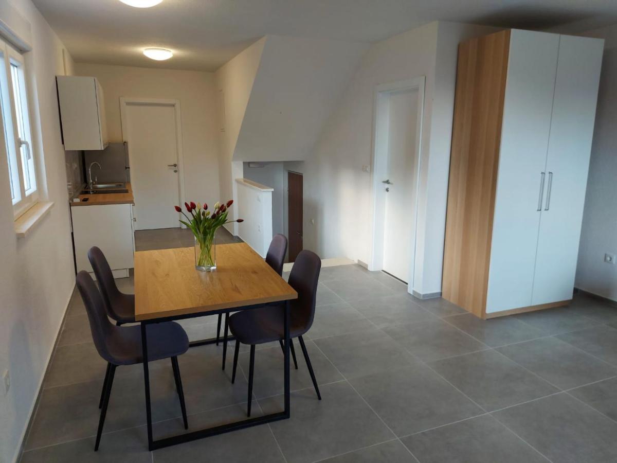 Apartments Neva Makarska Eksteriør billede