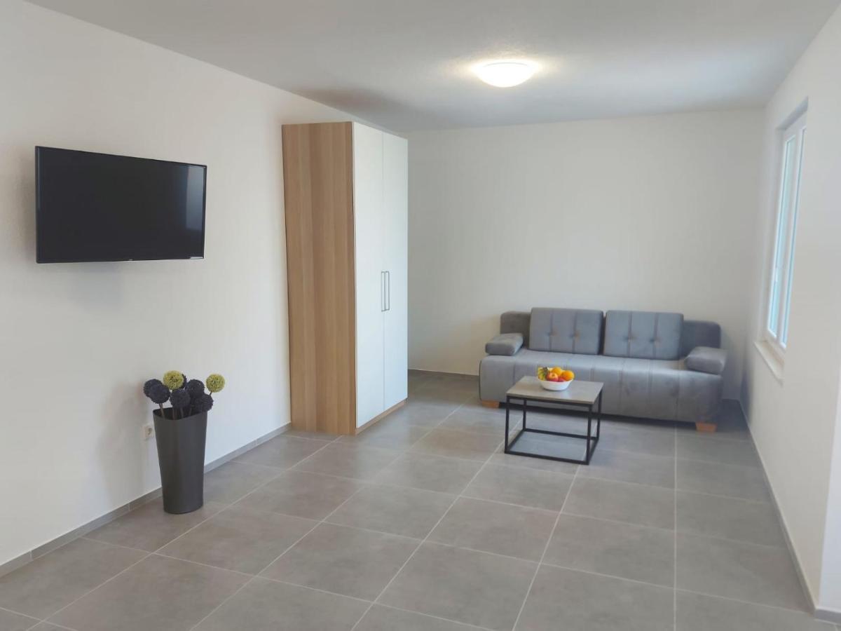 Apartments Neva Makarska Eksteriør billede