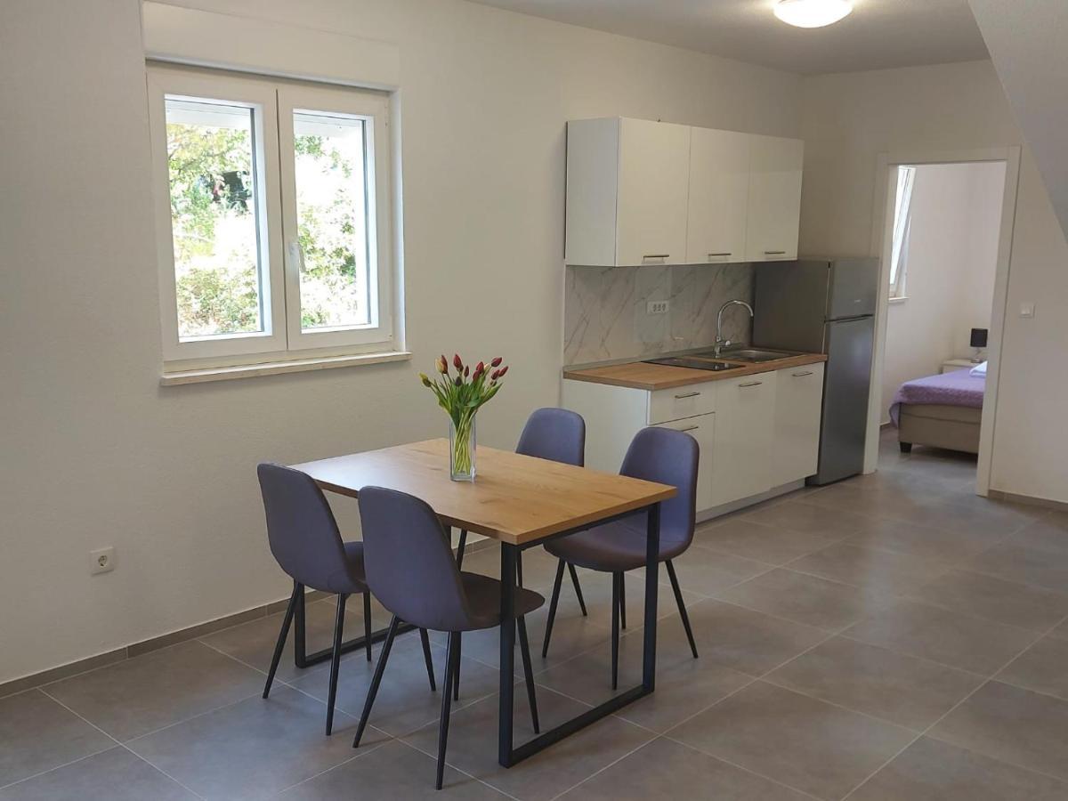 Apartments Neva Makarska Eksteriør billede