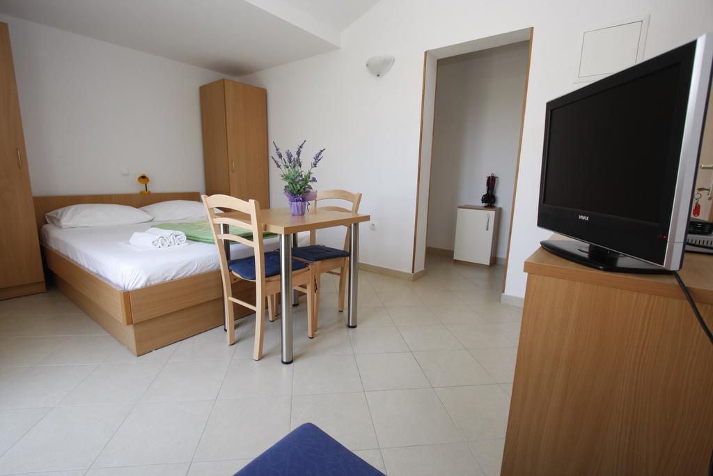Apartments Neva Makarska Værelse billede
