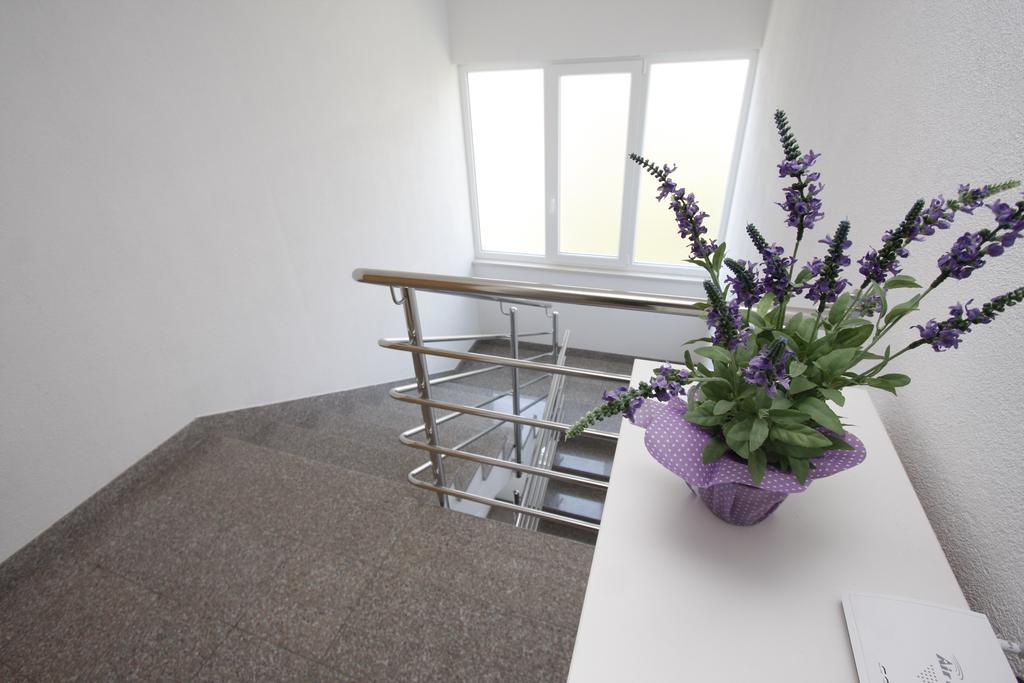 Apartments Neva Makarska Eksteriør billede