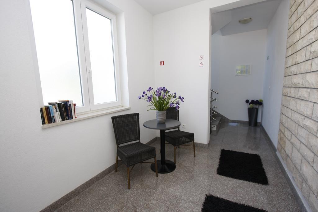 Apartments Neva Makarska Eksteriør billede