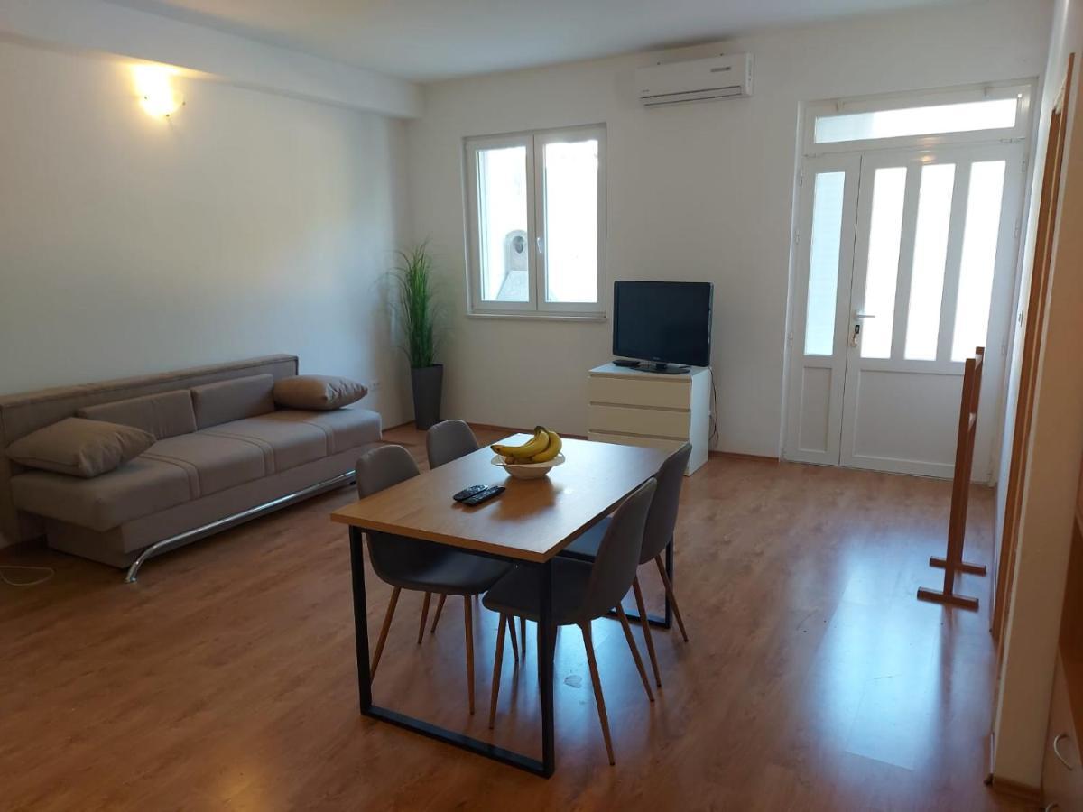 Apartments Neva Makarska Eksteriør billede