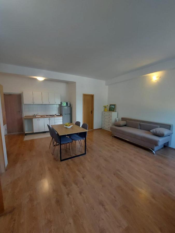 Apartments Neva Makarska Eksteriør billede