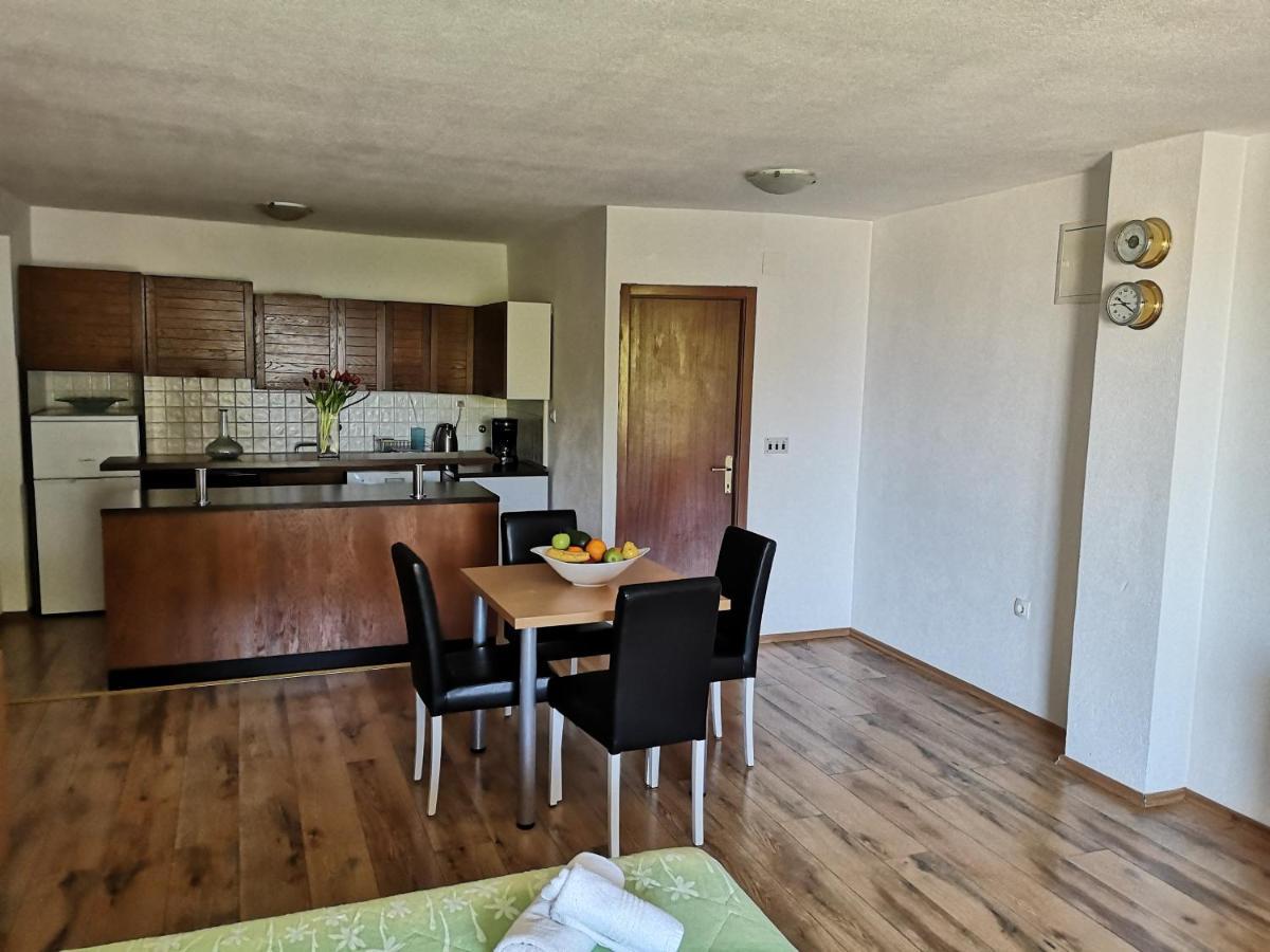 Apartments Neva Makarska Eksteriør billede