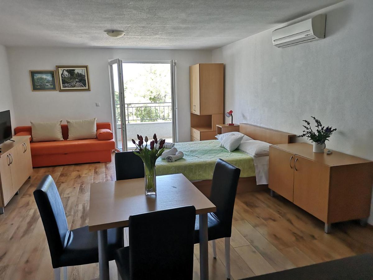 Apartments Neva Makarska Eksteriør billede